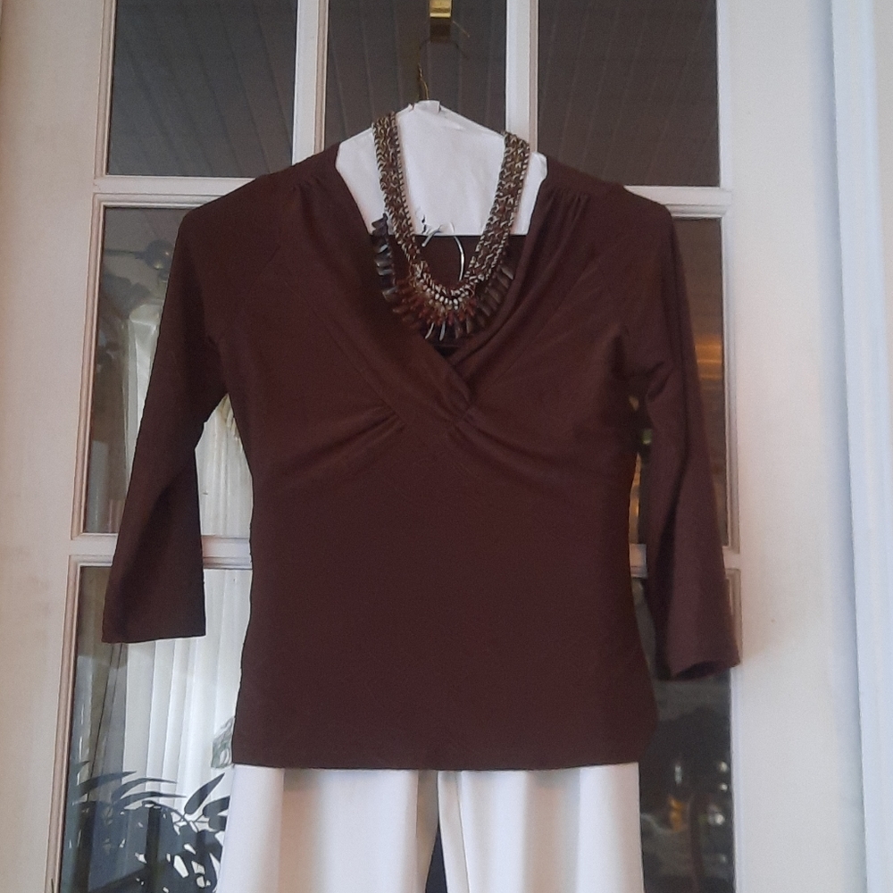 Beautiful fitted brown blouse 3/4 length sleeves